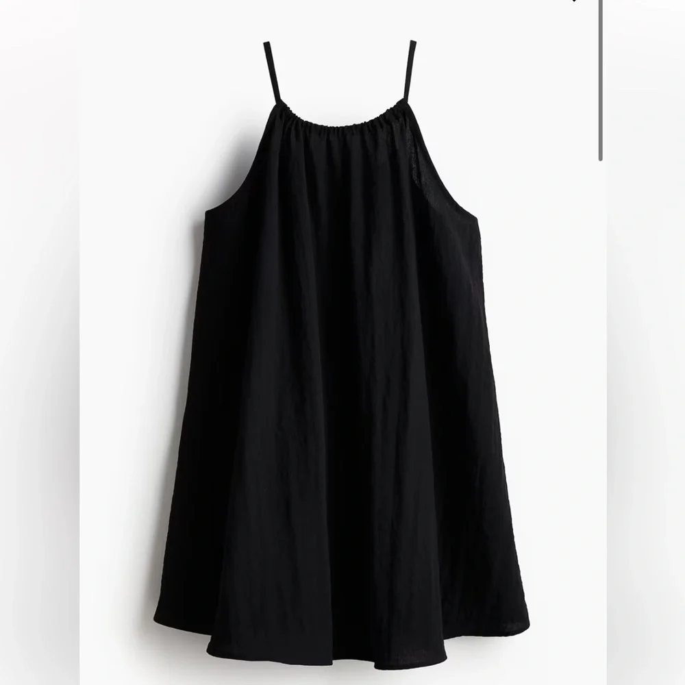 Black Sleeveless Dress - Picture 4 of 4
